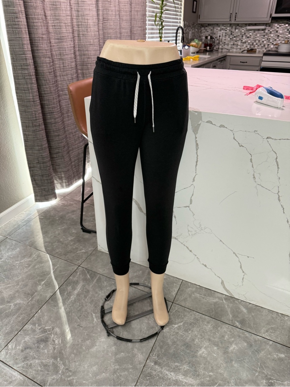 lululemon Black Drawstring Jogger Pants for Women - Brand Unknown